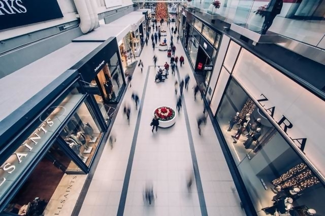 "עידן האונליין מביא לסגירתם של מרכזי קניות בכל העולם" –   The Marker
